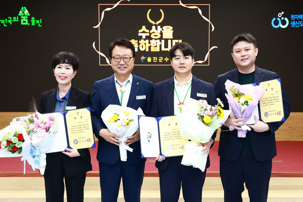 사진 왼쪽부터 함수민 주무관, 사현규 주무관, 장두현 주무관