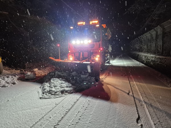     울진군이 선제적 제설 대응, 취약지역 사전 관리 강화, 주민대피 체계 운영 등에서 높은 점수를 획득해 우수지자체로 선정되 었다.